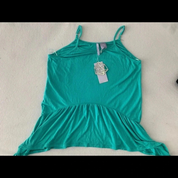 Bundle for tank tops size Medium - Picture 2 of 4